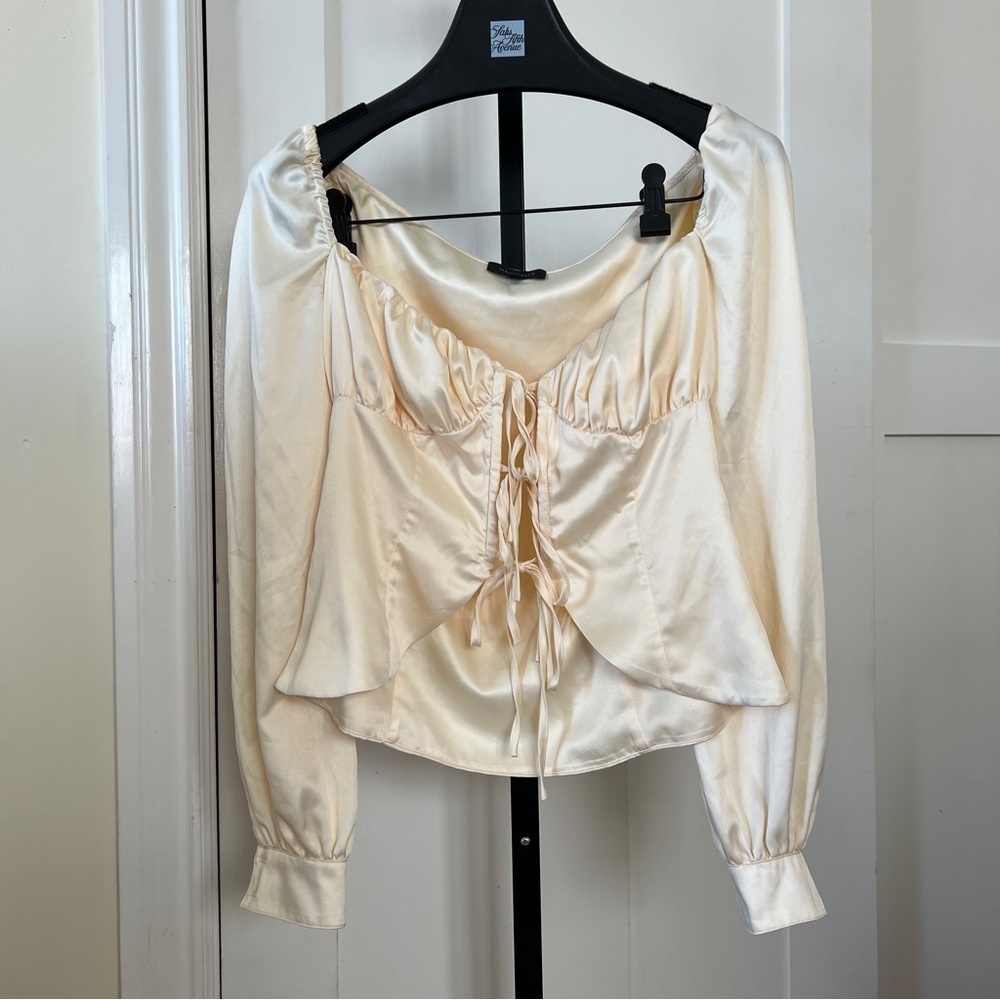 Women’s Cream Ruched Tie-Front Blouse - Picture 5 of 11